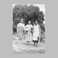 022-0146 Erntehelferinnen in Goldbach. Von links Gertrud Kristan, Mathilde Ewert und Frau Albrozeit..jpg